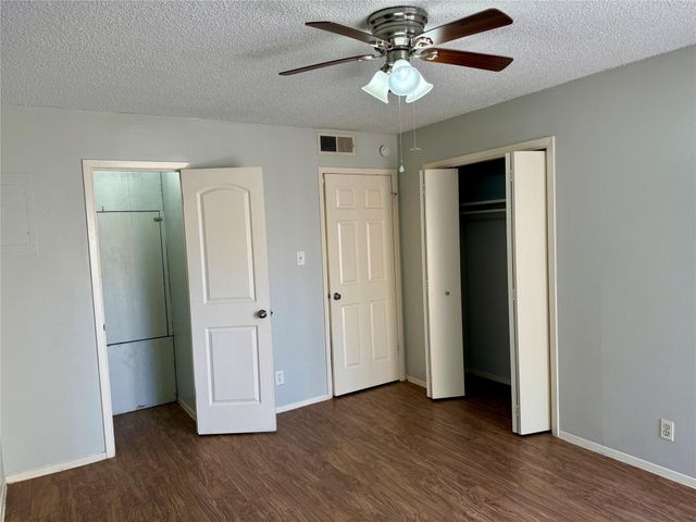 8909 Parkfield DR 102, Austin, TX 78758