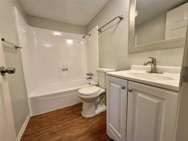 8909 Parkfield DR 102, Austin, TX 78758