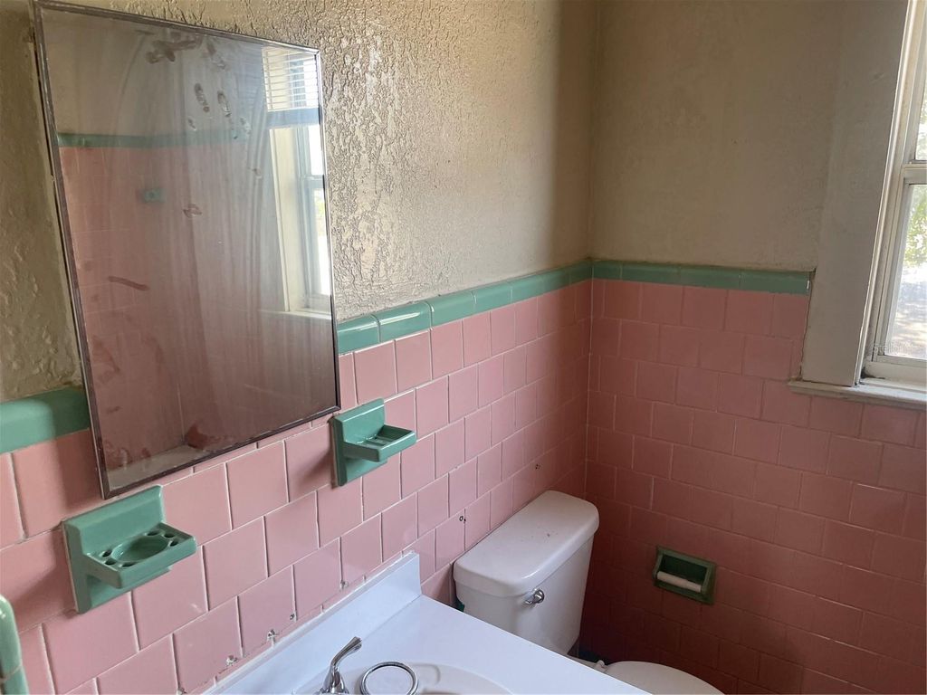 Image 13 of property listing at 415 E FLORIBRASKA AVENUE, Tampa, FL 33603