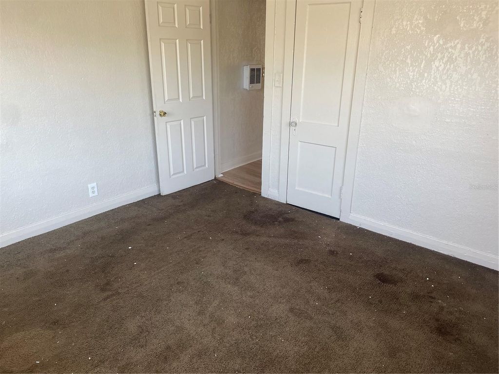 Image 15 of property listing at 415 E FLORIBRASKA AVENUE, Tampa, FL 33603