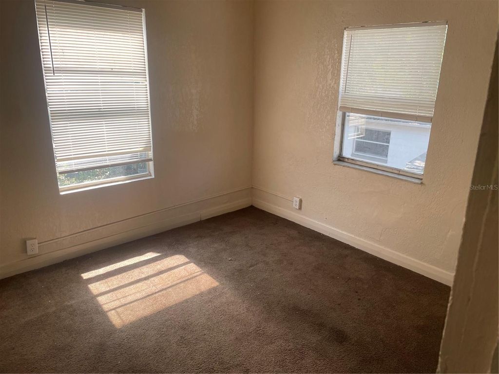 Image 17 of property listing at 415 E FLORIBRASKA AVENUE, Tampa, FL 33603
