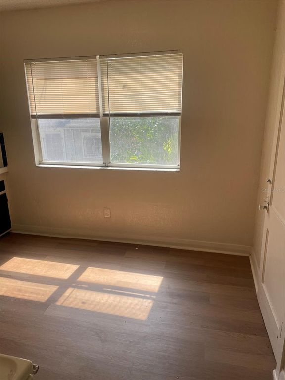 Image 5 of property listing at 415 E FLORIBRASKA AVENUE, Tampa, FL 33603
