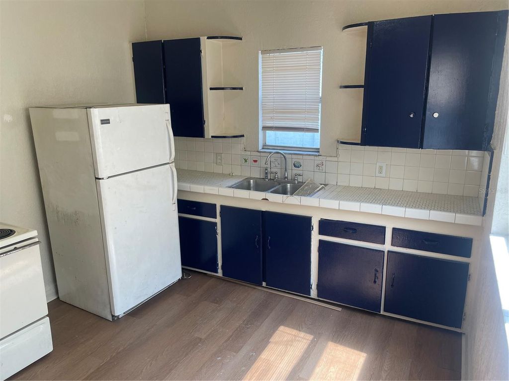 Image 7 of property listing at 415 E FLORIBRASKA AVENUE, Tampa, FL 33603