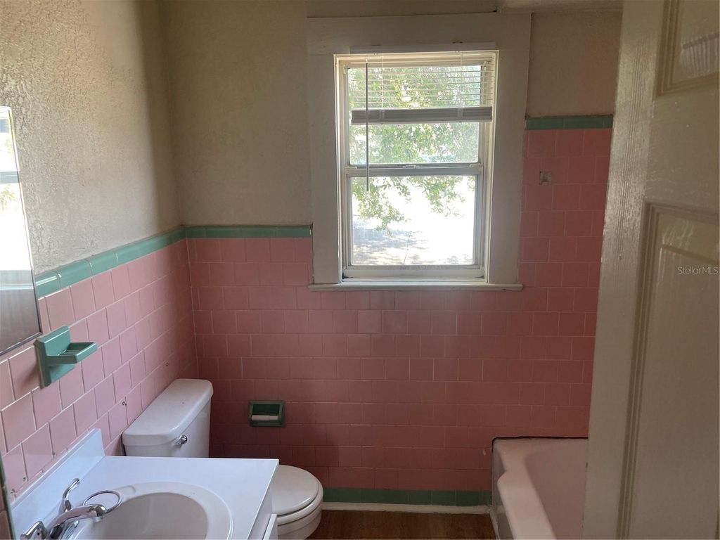 Image 10 of property listing at 415 E FLORIBRASKA AVENUE, Tampa, FL 33603