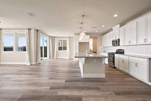 18006 Silver Springs Way, Lathrop, CA 95330