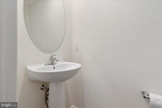 274 CLIFTON MNR, Falling Waters, WV 25419