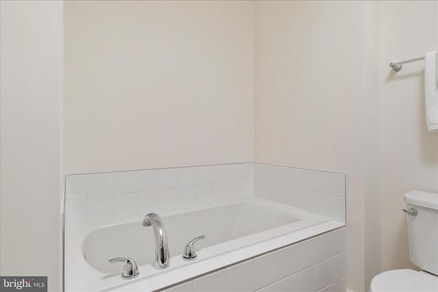 274 CLIFTON MNR, Falling Waters, WV 25419