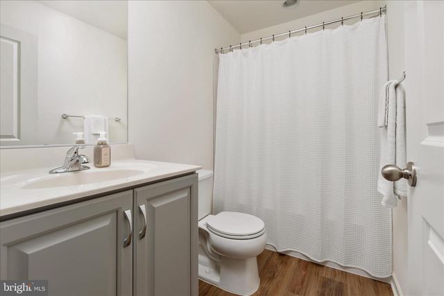 274 CLIFTON MNR, Falling Waters, WV 25419