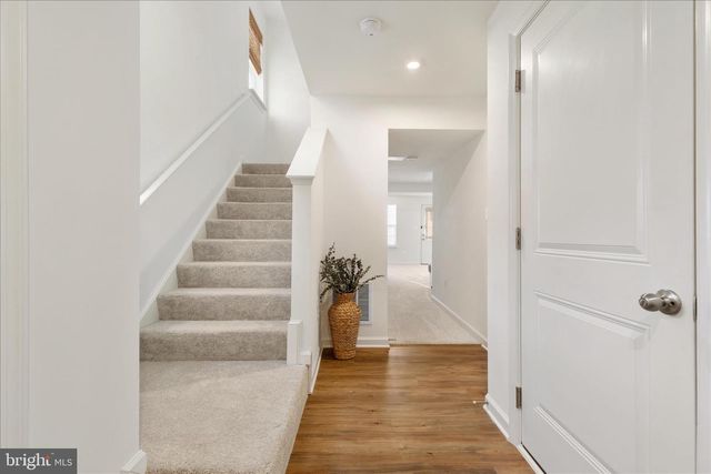 274 CLIFTON MNR, Falling Waters, WV 25419