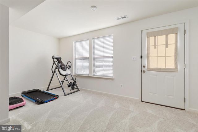 274 CLIFTON MNR, Falling Waters, WV 25419