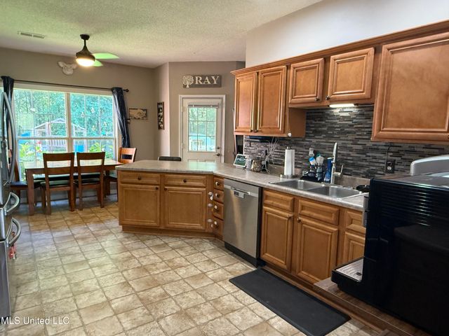 25 Dry Field Road, Byhalia, MS 38611