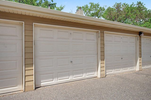 2030 Ridge Drive 32, Saint Louis Park, MN 55416