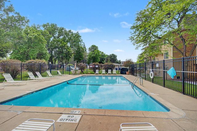 2030 Ridge Drive 32, Saint Louis Park, MN 55416