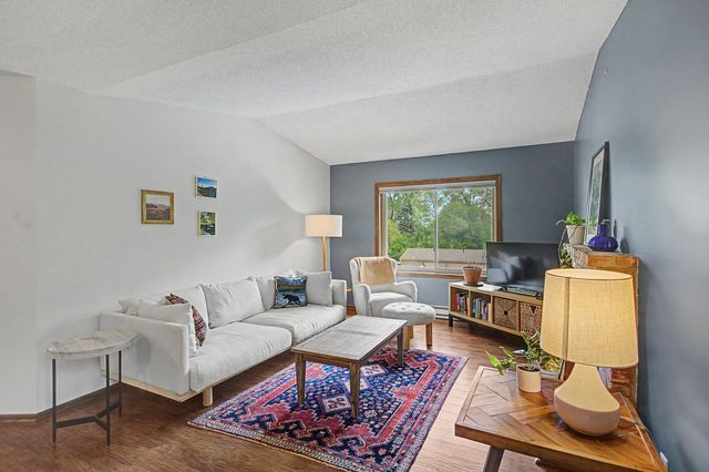 2030 Ridge Drive 32, Saint Louis Park, MN 55416