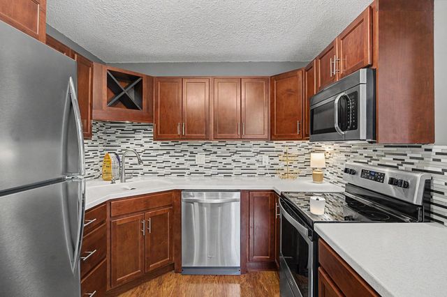 2030 Ridge Drive 32, Saint Louis Park, MN 55416