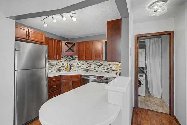 2030 Ridge Drive 32, Saint Louis Park, MN 55416