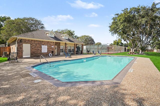 903 Live Oak Lane, Seabrook, TX 77586