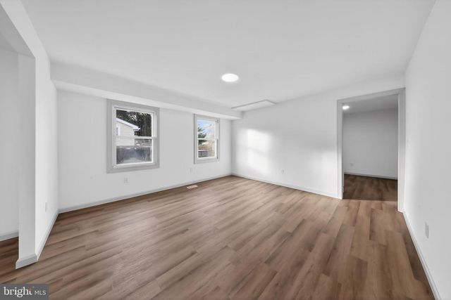 121-123 N REPAUNO AVE, Gibbstown, NJ 08027