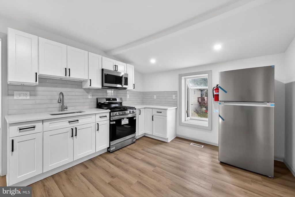 121-123 N REPAUNO AVE, Gibbstown, NJ 08027