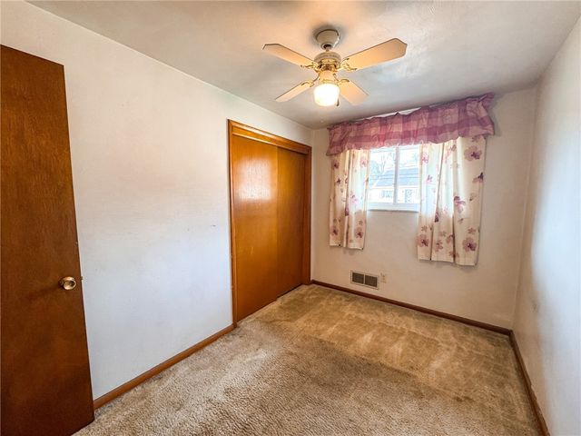 712 Shadyside Dr, West Mifflin, PA 15122