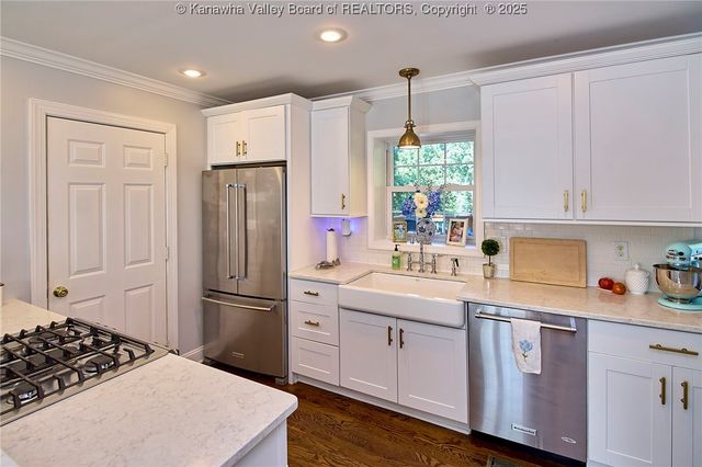 140 Abney Circle, Charleston, WV 25314