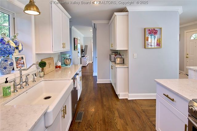 140 Abney Circle, Charleston, WV 25314