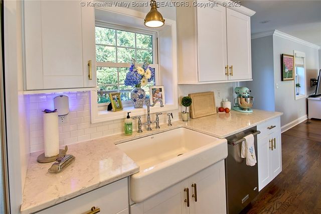 140 Abney Circle, Charleston, WV 25314