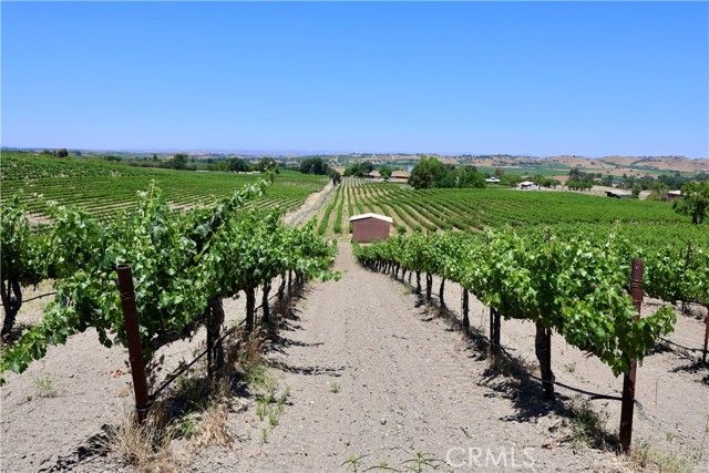 5575 El Pomar Drive, Templeton, CA 93465