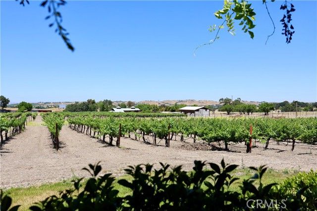 5575 El Pomar Drive, Templeton, CA 93465