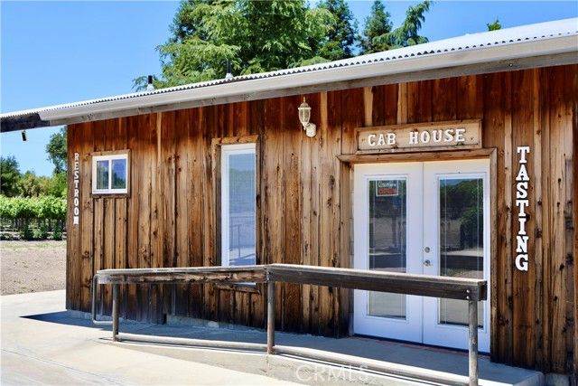 5575 El Pomar Drive, Templeton, CA 93465