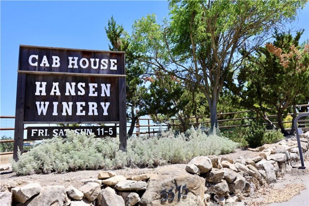 5575 El Pomar Drive, Templeton, CA 93465