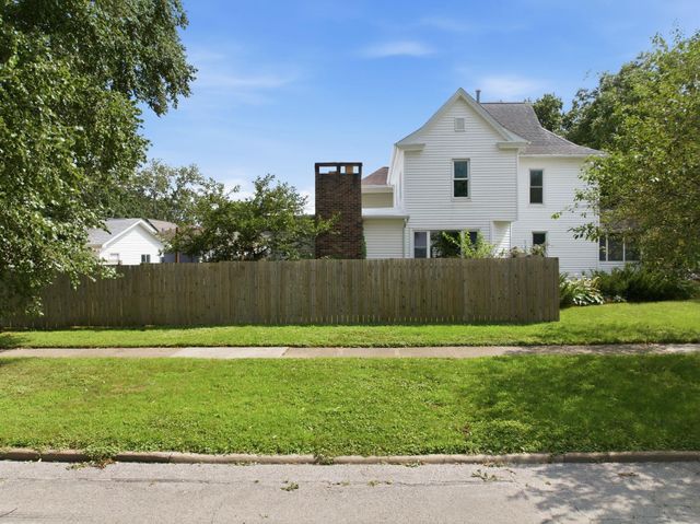 504 Walnut Street, Cedar Falls, IA 50613