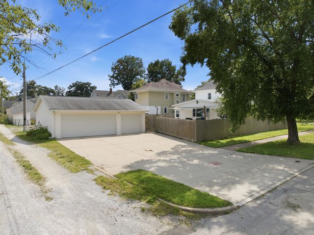 504 Walnut Street, Cedar Falls, IA 50613