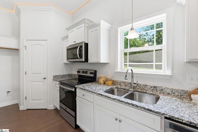 502 Foster Place Drive, Inman, SC 29349