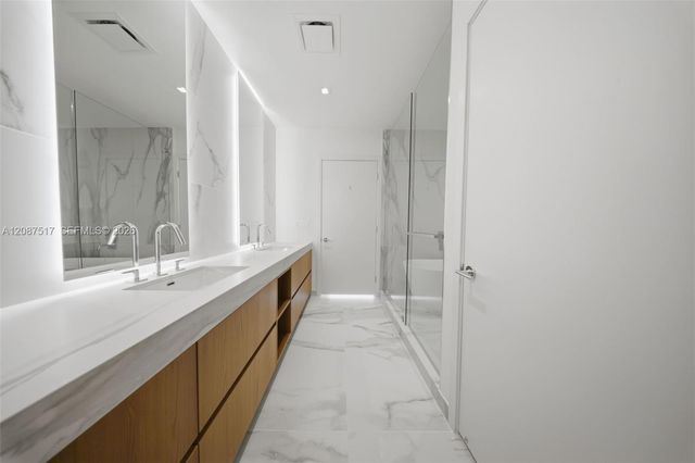 1400 Biscayne Boulevard 4604C, Miami, FL 33132