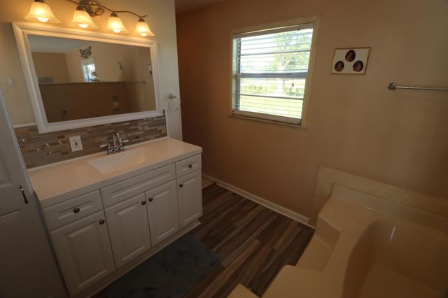 7175 NW 82nd Court, Okeechobee, FL 34972