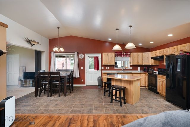 413 Garnet Mountain, Gallatin Gateway, MT 59730