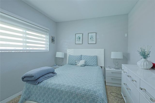 330 W 44th St, Hialeah, FL 33012