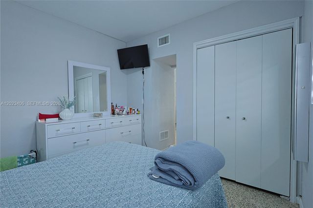 330 W 44th St, Hialeah, FL 33012