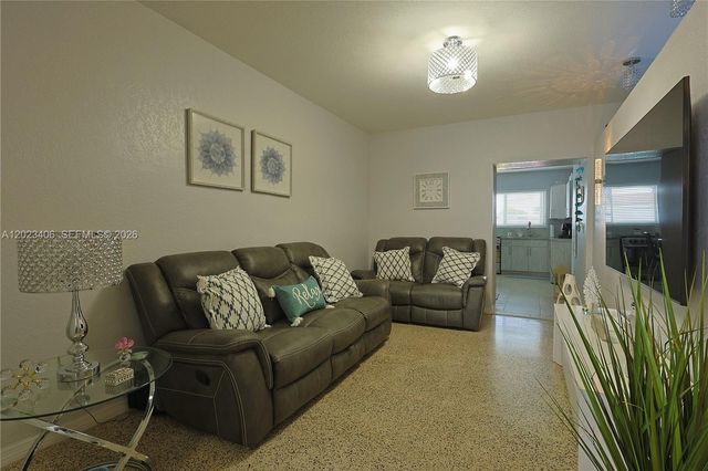 330 W 44th St, Hialeah, FL 33012