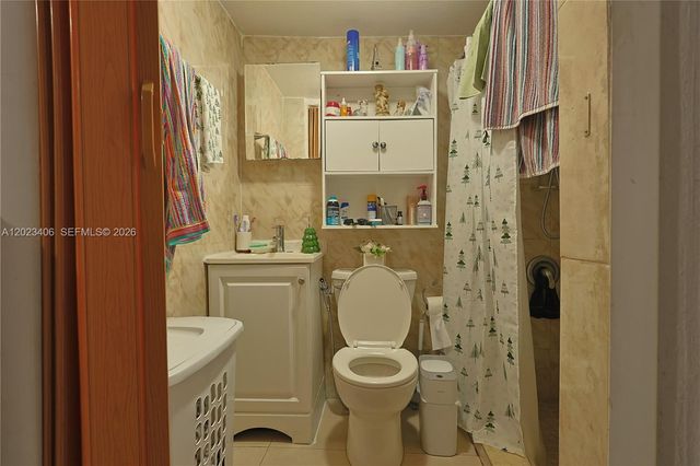 330 W 44th St, Hialeah, FL 33012