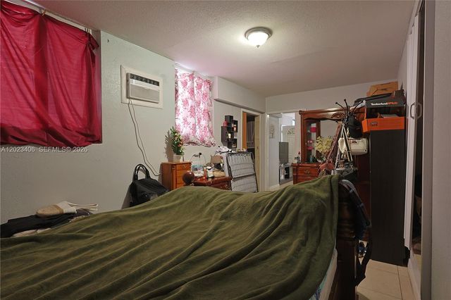 330 W 44th St, Hialeah, FL 33012