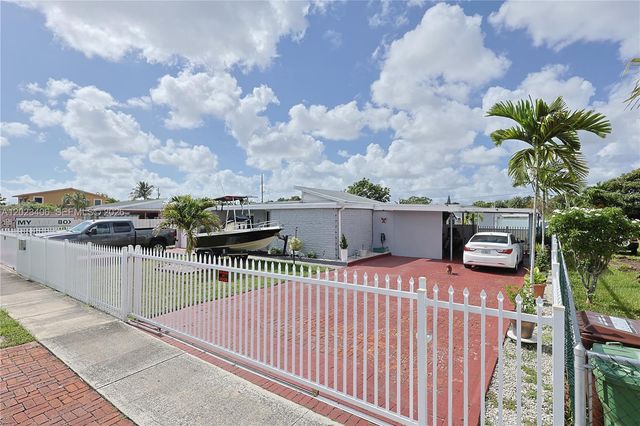 330 W 44th St, Hialeah, FL 33012
