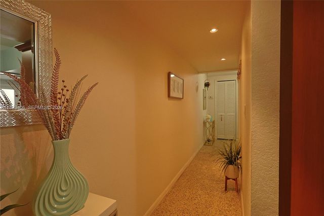 330 W 44th St, Hialeah, FL 33012