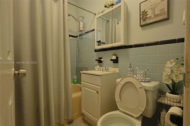 330 W 44th St, Hialeah, FL 33012