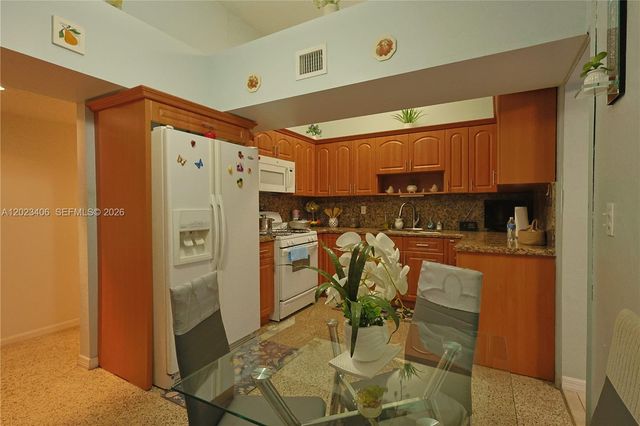 330 W 44th St, Hialeah, FL 33012
