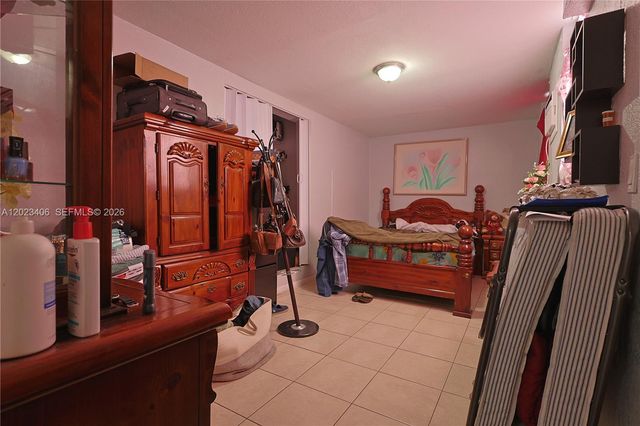 330 W 44th St, Hialeah, FL 33012