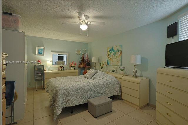 330 W 44th St, Hialeah, FL 33012