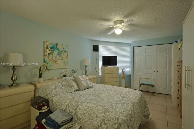 330 W 44th St, Hialeah, FL 33012