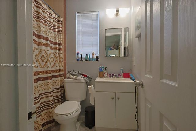330 W 44th St, Hialeah, FL 33012